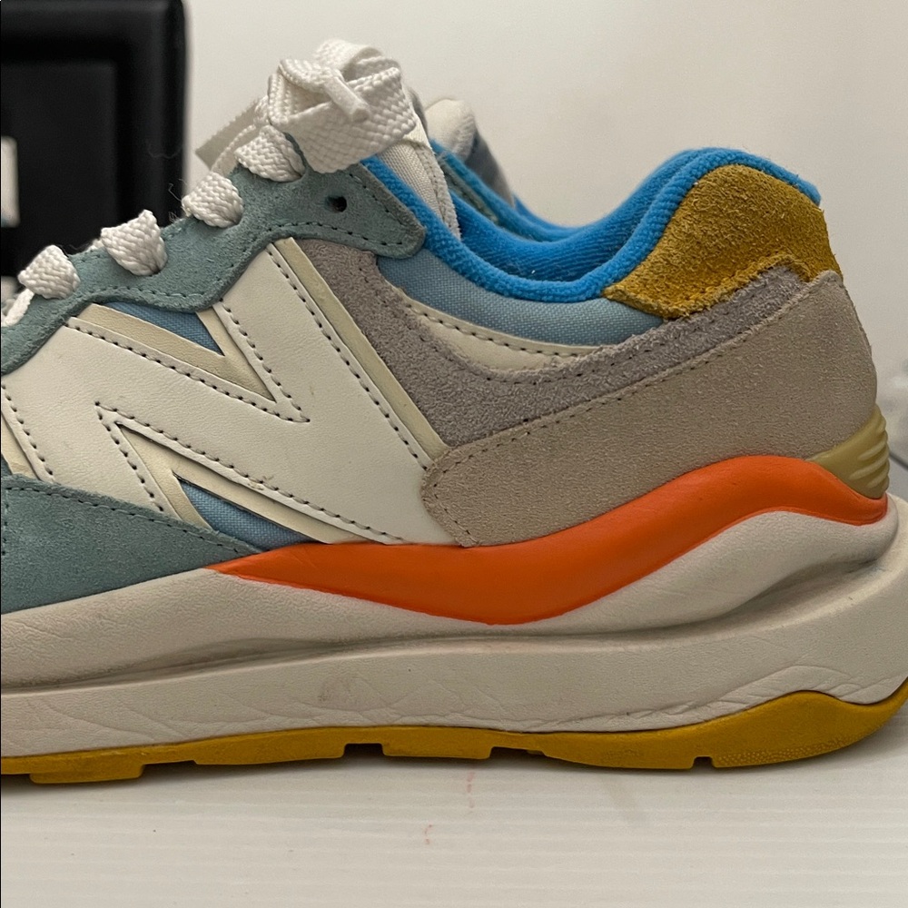 NEW BALANCE 57/40 MULTICOLOR RUNNING SNEAKERS WOMENS SIZE 8.5 - Picture 4 of 14